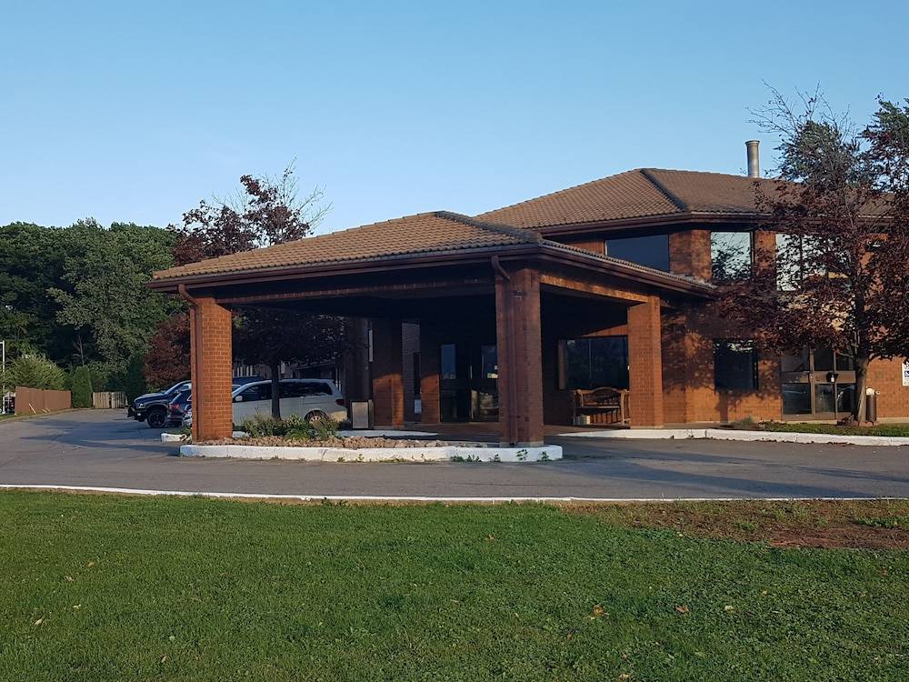 Travelodge by Wyndham Welland 1