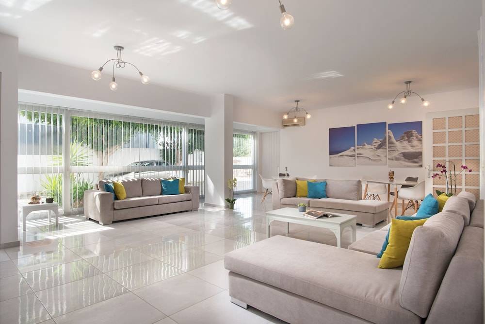 Milos Hotel 1