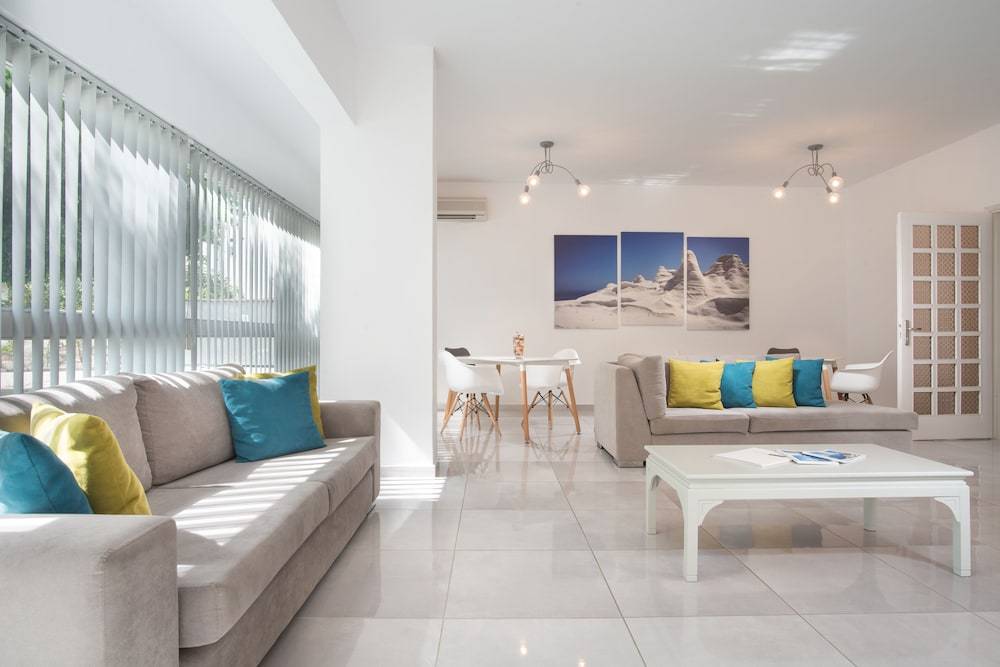Milos Hotel 2
