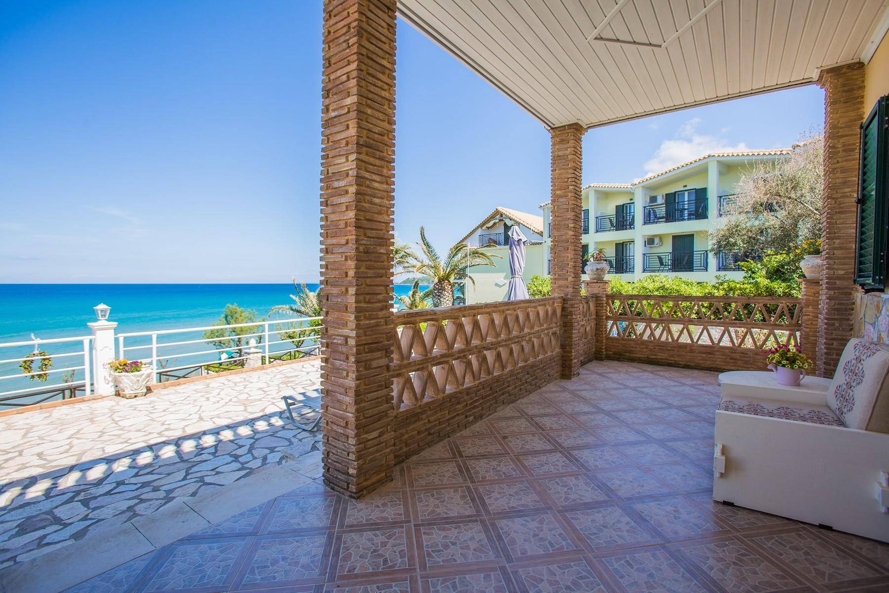 Laura Beach House 2