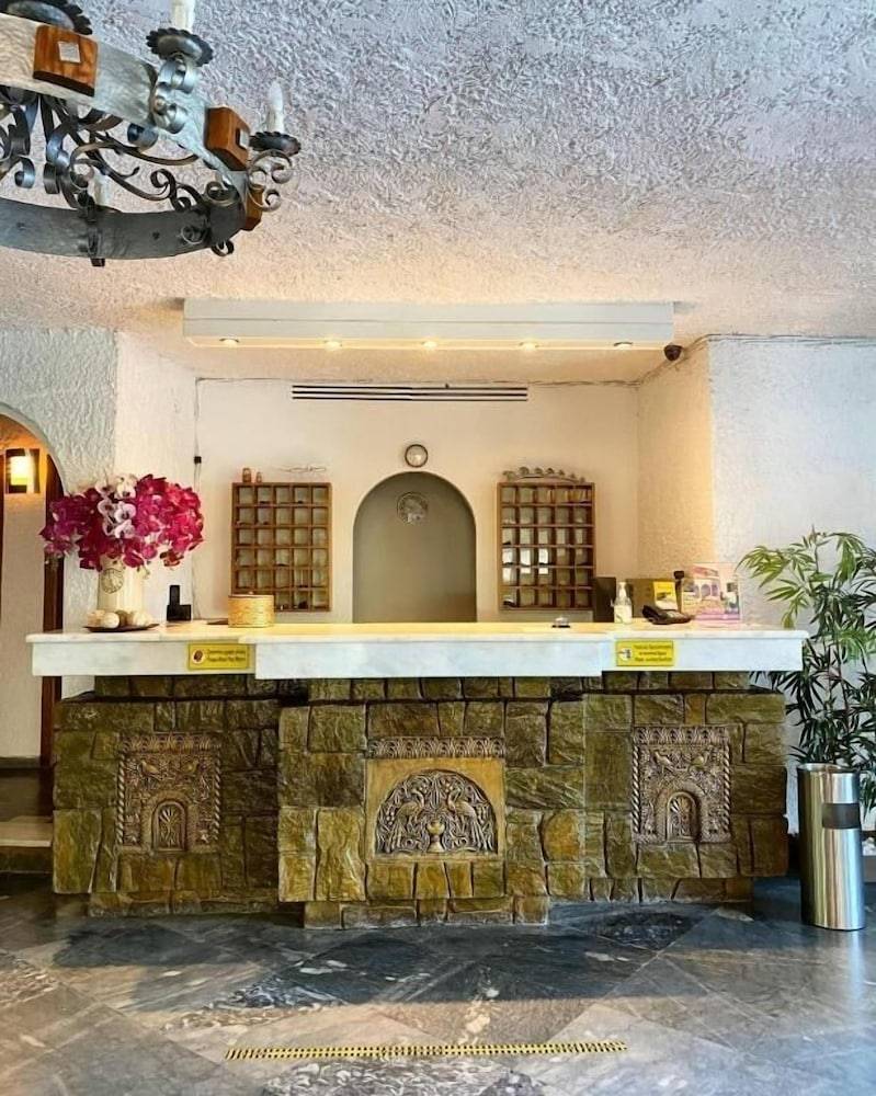 Karteros Hotel 2