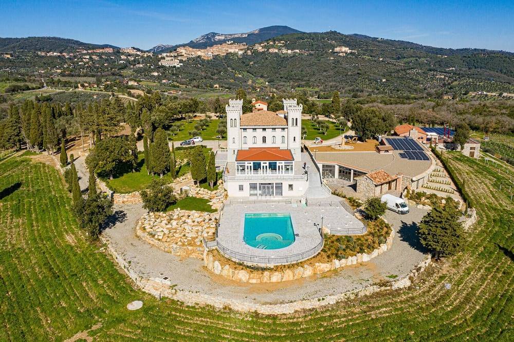 Castello Bonaria Wine & Spa Resort 1