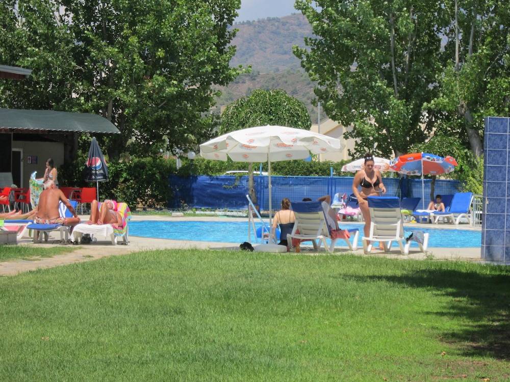 Aymes Hotel 1