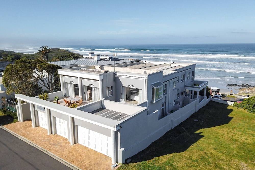 Hermanus Beachfront Lodge 1
