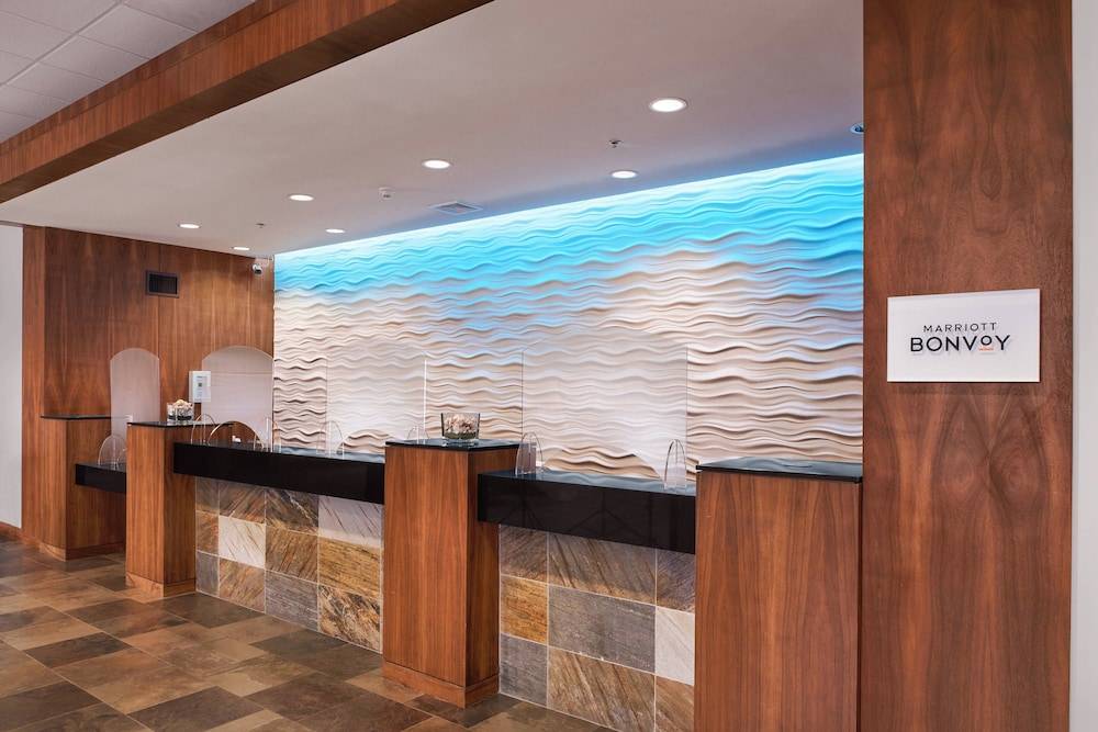 Courtyard by Marriott King Kamehameha's Kona Beach Hotel 2