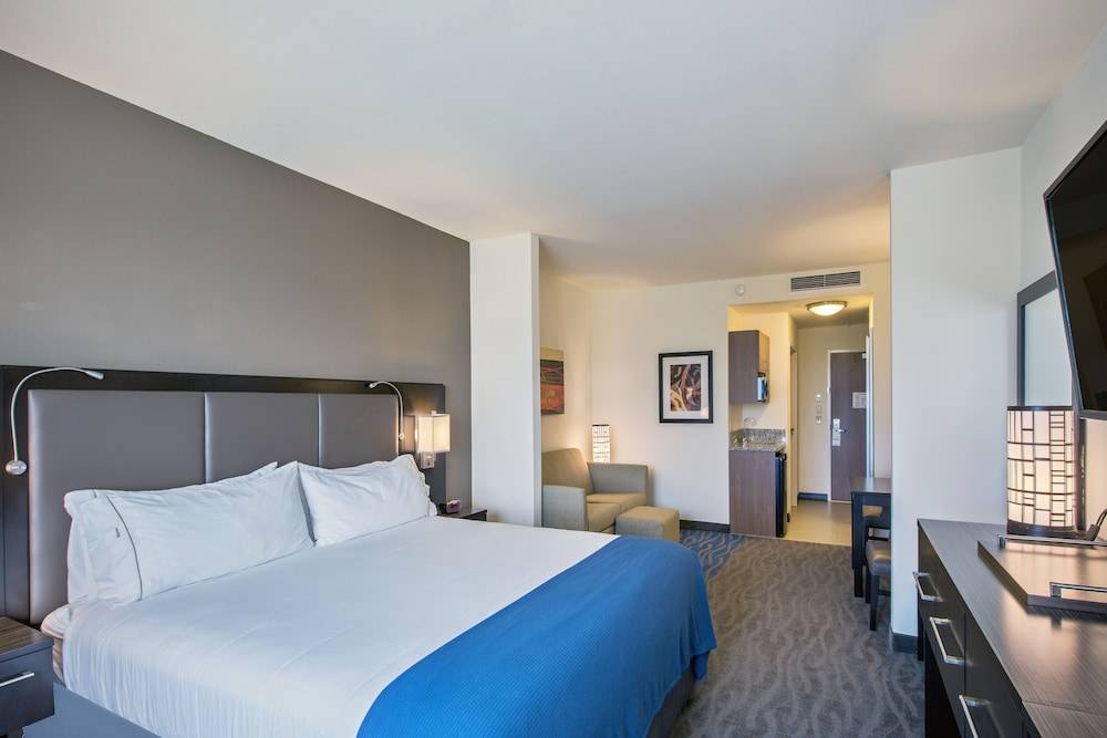 Holiday Inn Express & Suites KAILUA-KONA by IHG 2