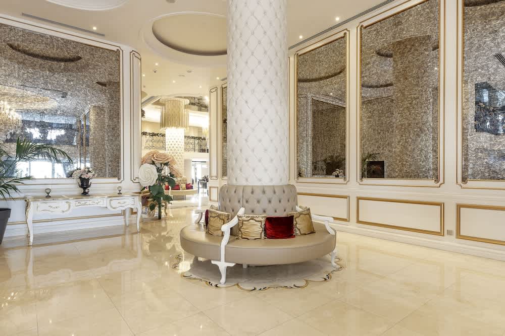 Les Ambassadeurs Hotel & Casino 2