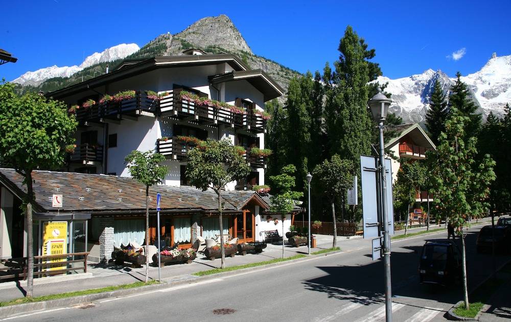 Hotel Les Jumeaux Courmayeur 1