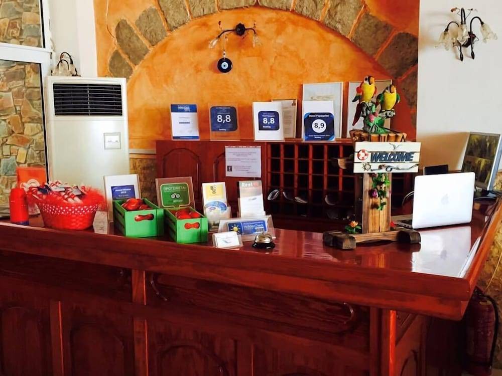 Hotel Papagalos 2