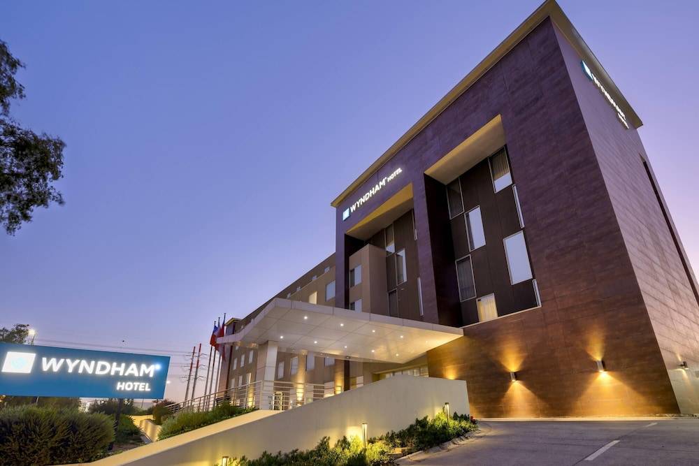 Wyndham Santiago Aeropuerto 1