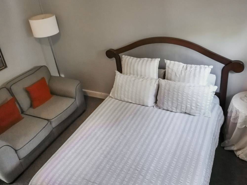 Airport B&B 2