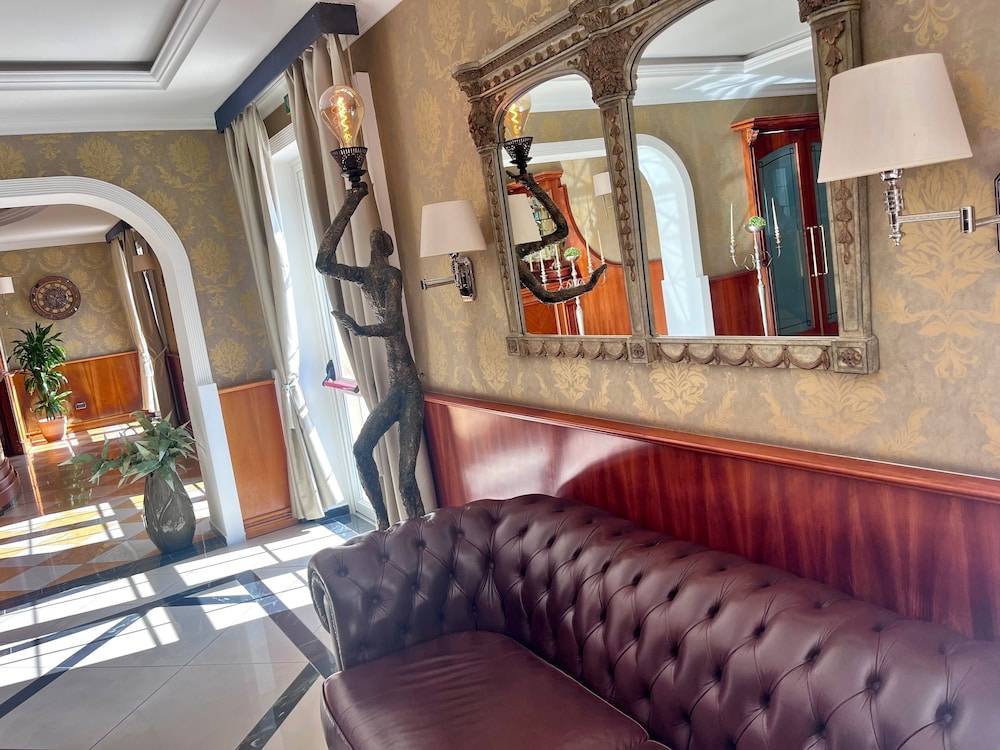 Regent Beach Hotel & Apartments 2