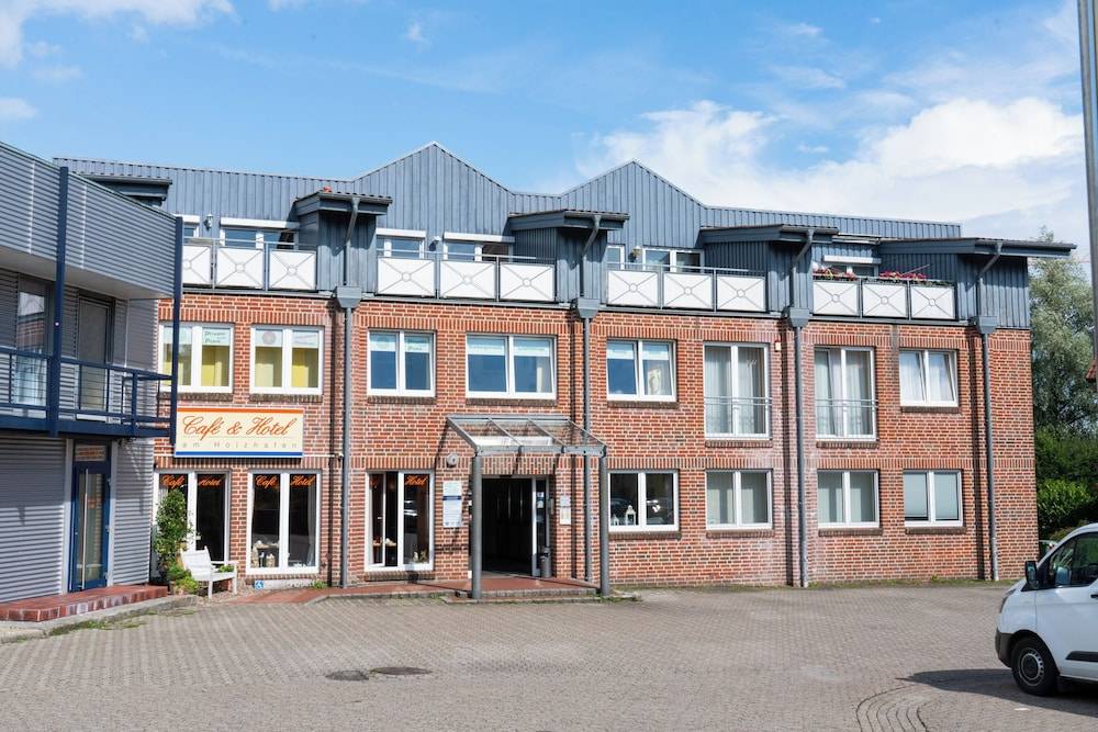 Hotel am Holzhafen 1