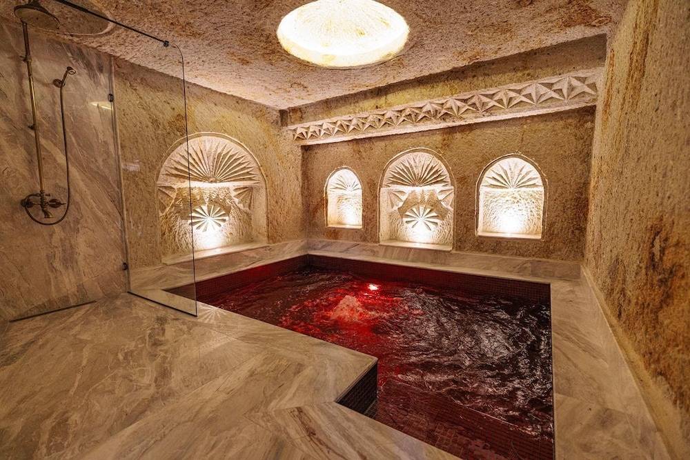 Canyon Cave Hotel 1