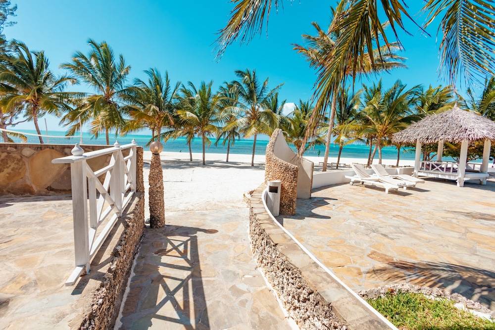 Twiga Beach & Spa 1