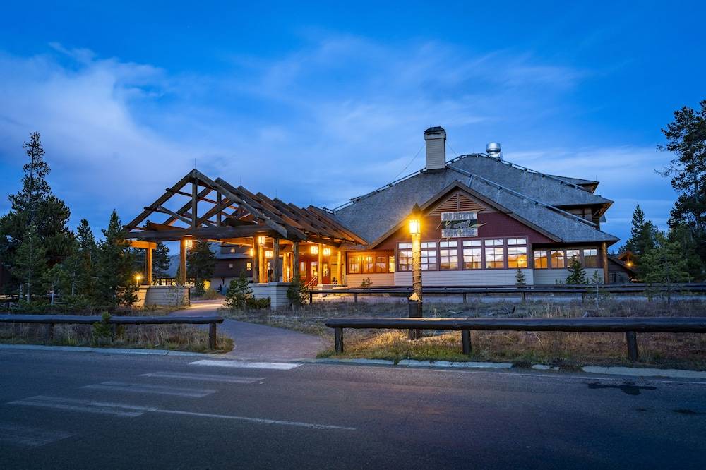 Old Faithful Snow Lodge & Cabins - Inside the Park 1