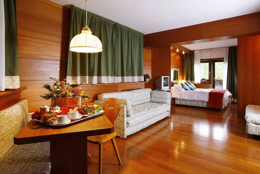 Hotel Mirage 2