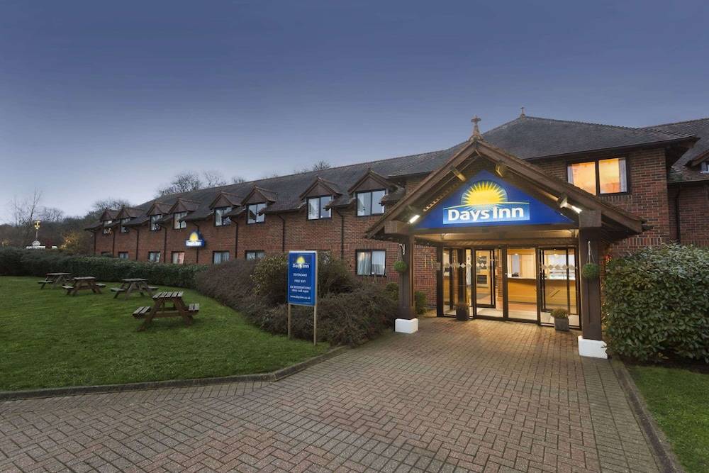 Days Inn by Wyndham Sevenoaks Clacket Lane 1
