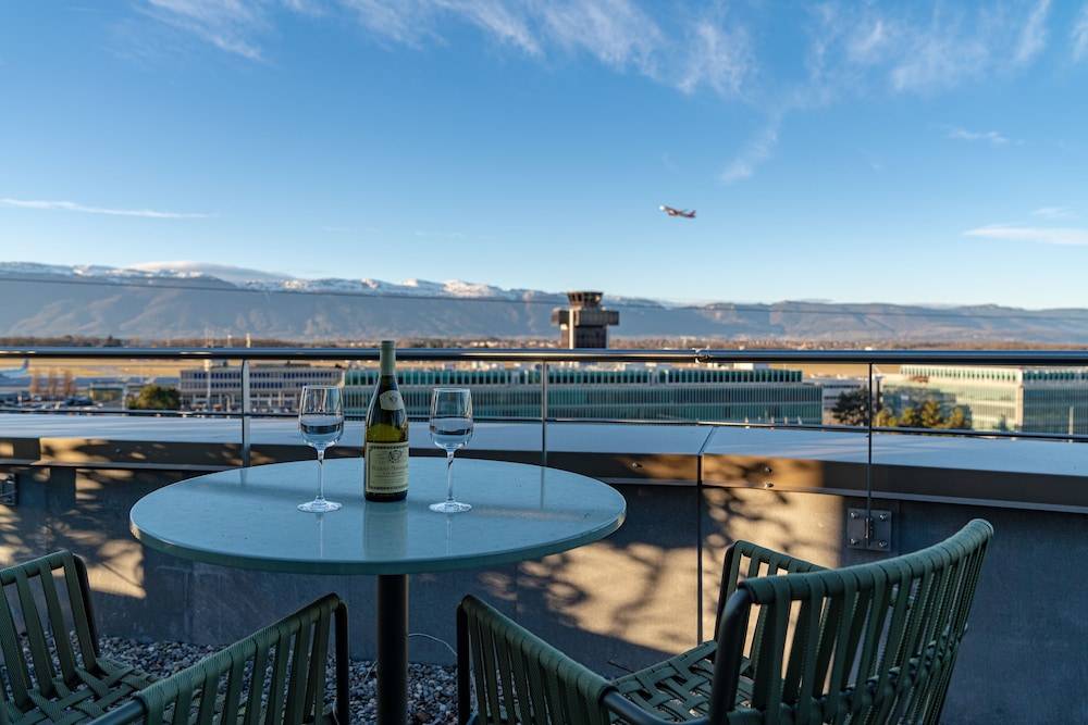 Nash Suites Airport Hotel 1