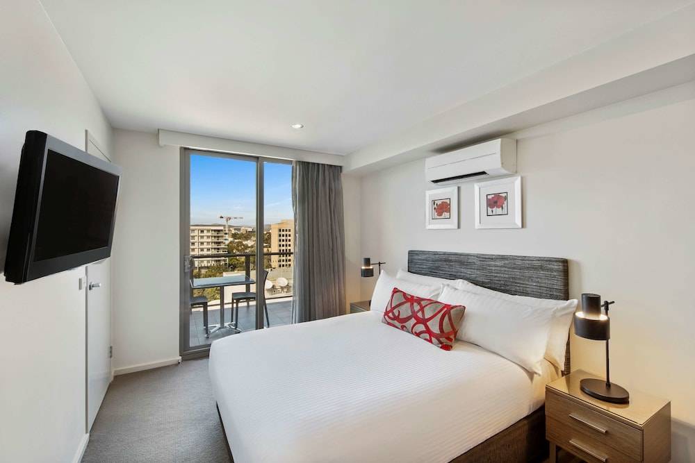 Adina Serviced Apartments Canberra Dickson 1