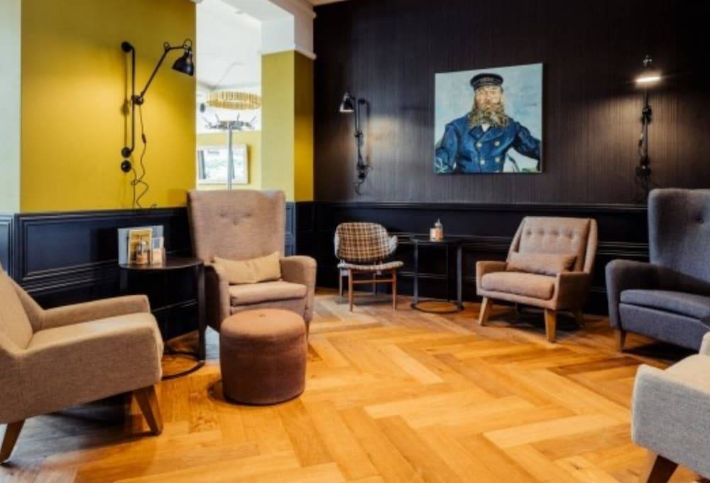 Post-Plaza Hotel & Grand Café 2