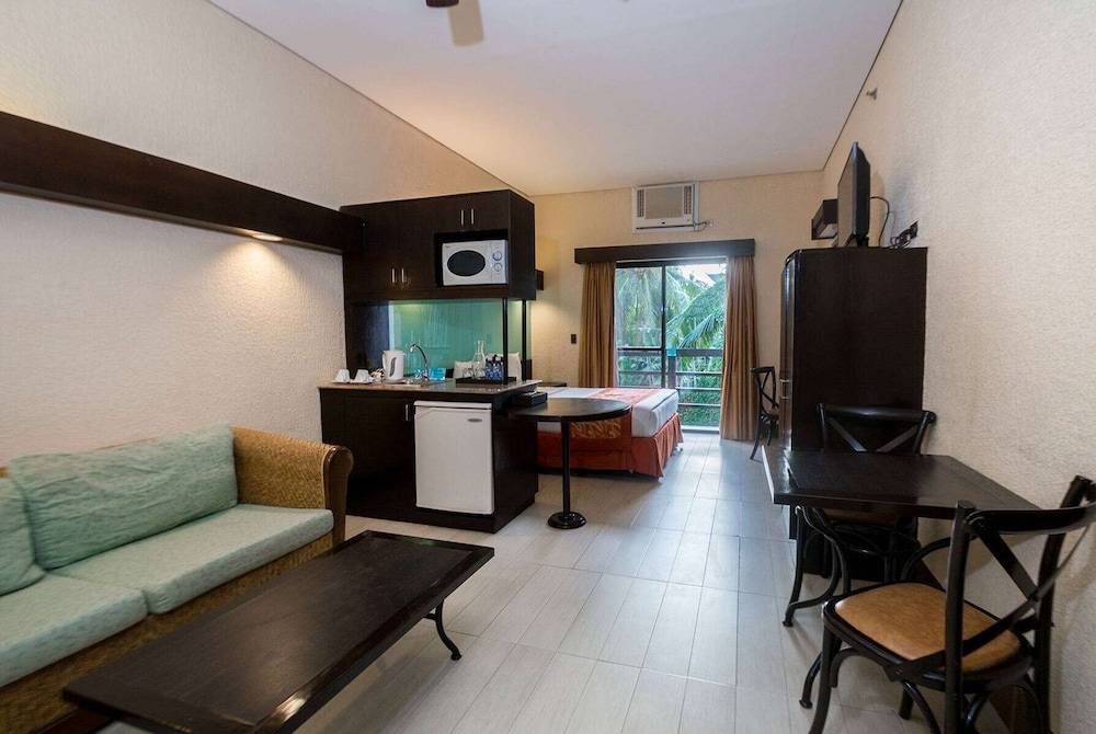 Microtel by Wyndham Boracay 1