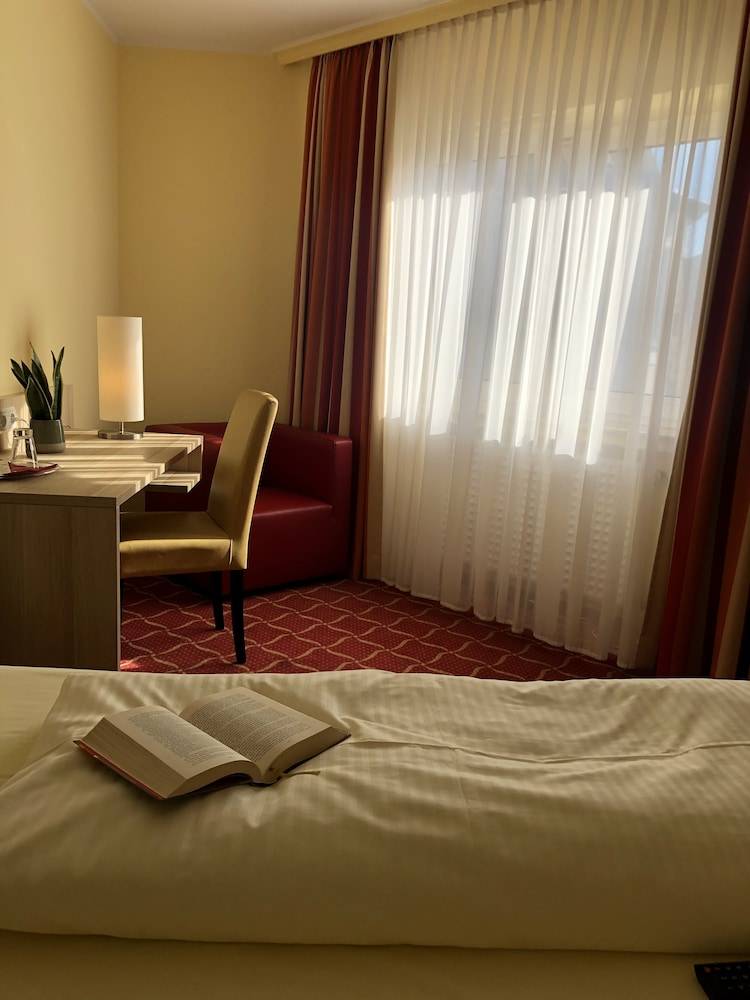 Montivo Hotel Köln-Bonn Airport - ehemals Montana Hotel 1