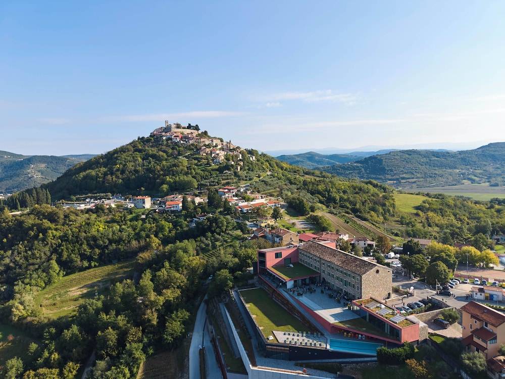 ROXANICH Winery and Design Hotel 1