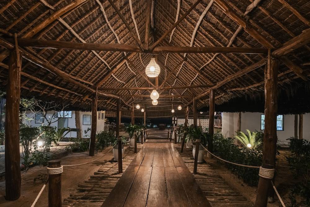 Hakuna Majiwe Beach Lodge 2