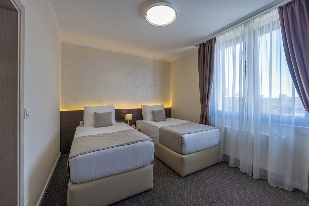 Nobel West Hotel 1