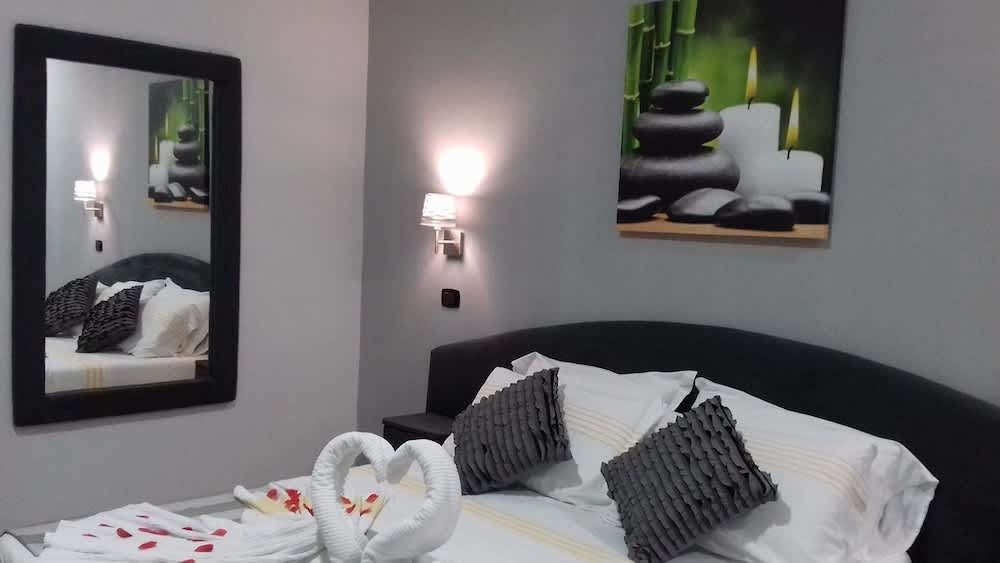 Hotel Le Pinede Relax 1