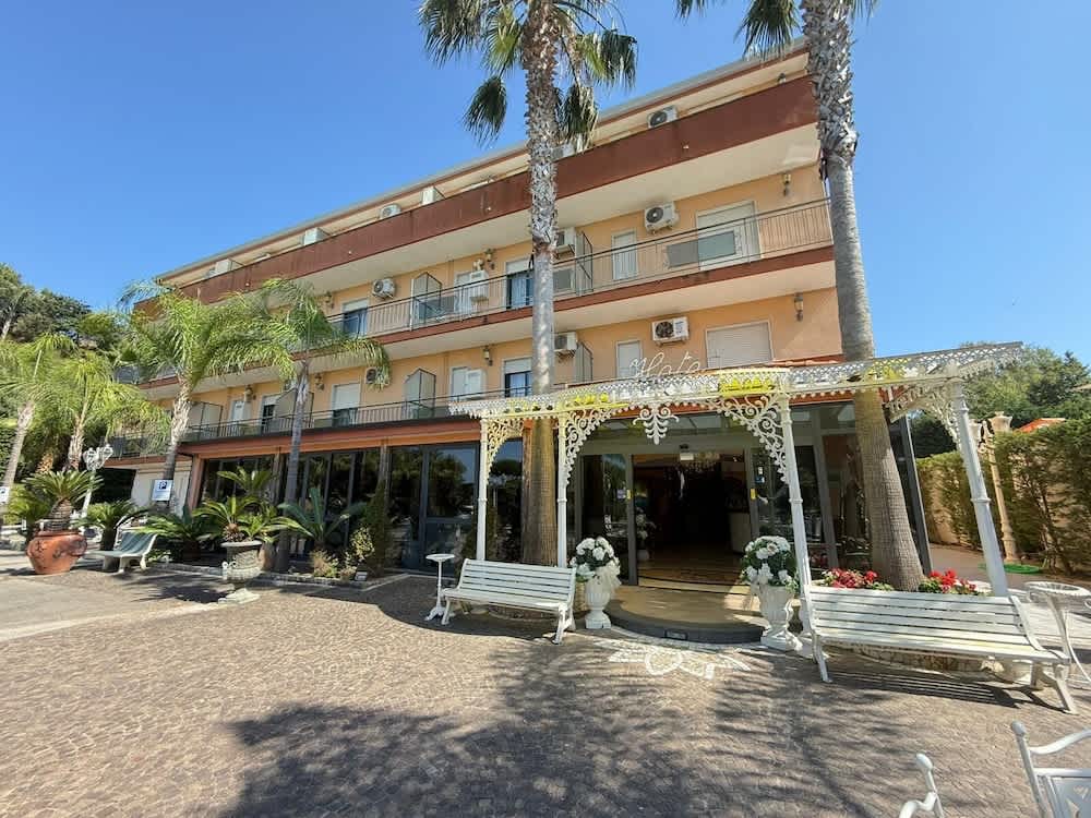Hotel Happy Days 1
