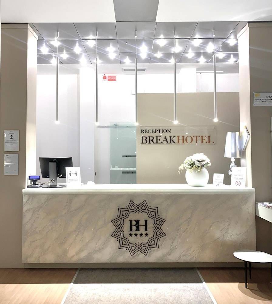 Break Hotel 2