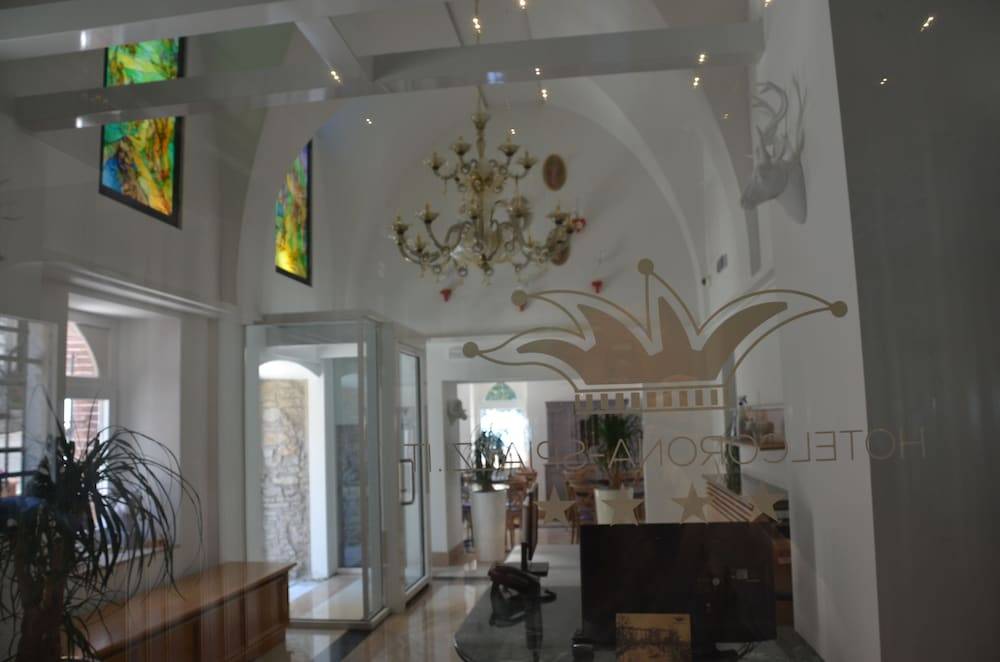 Hotel Corona 2