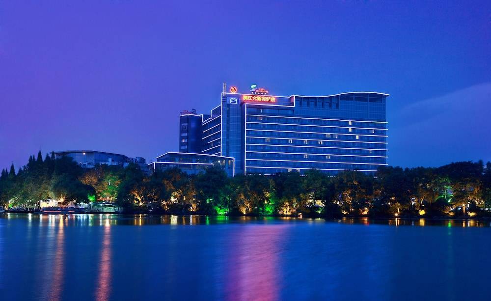 Lijiang Waterfall Hotel Guilin 1
