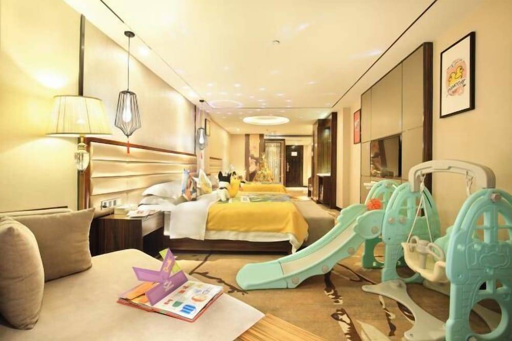 Days Hotel by Wyndham Guilin 1