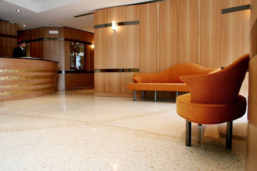 Poli Hotel 2