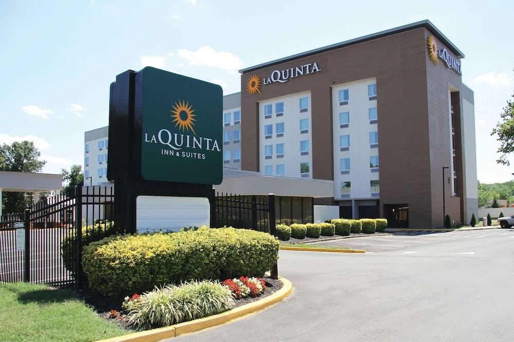 La Quinta Inn & Suites by Wyndham DC Metro Capital Beltway 1