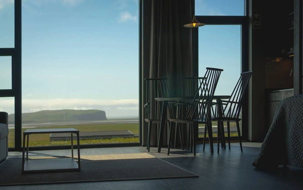 Black Beach Suites 1