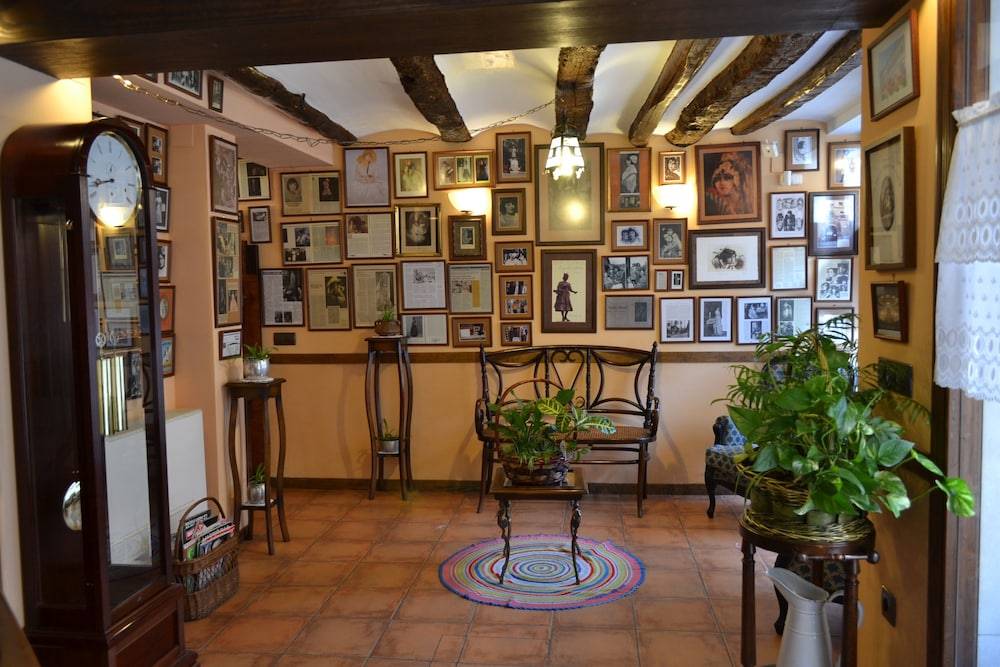 Hostal Santa Agueda 2