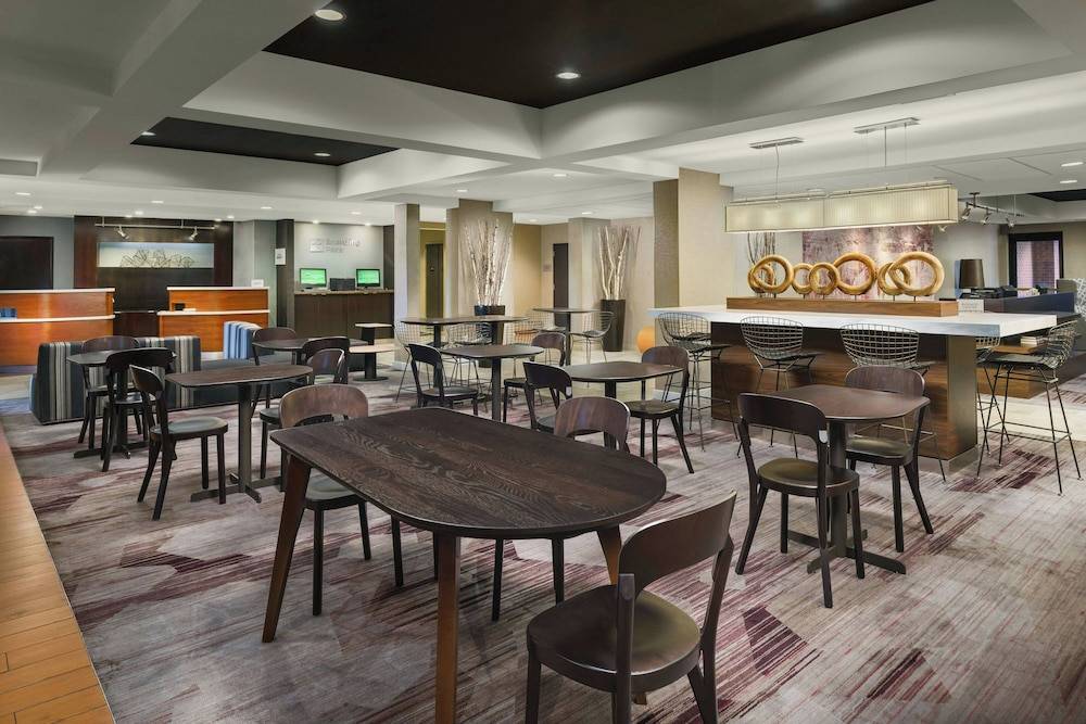 Courtyard by Marriott Chicago Bloomingdale 2