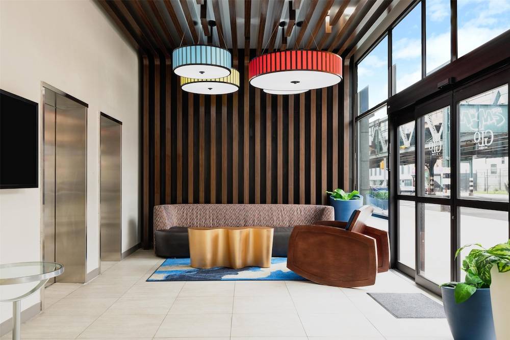 GLō Best Western Bronx NYC 2