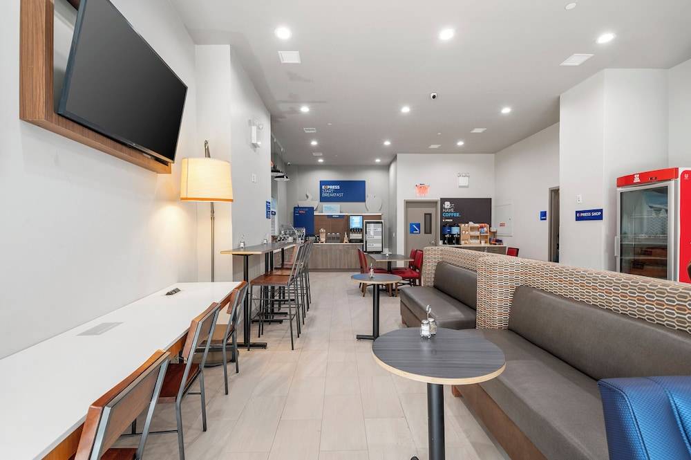 Holiday Inn Express & Suites Bronx - Barnabas area by IHG 2