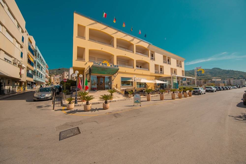 Hotel Riva Del Sole 1