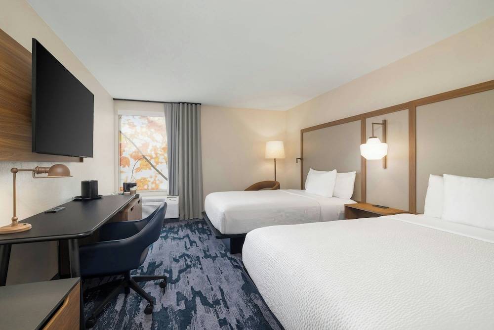 Fairfield by Marriott Inn & Suites Clinton 1