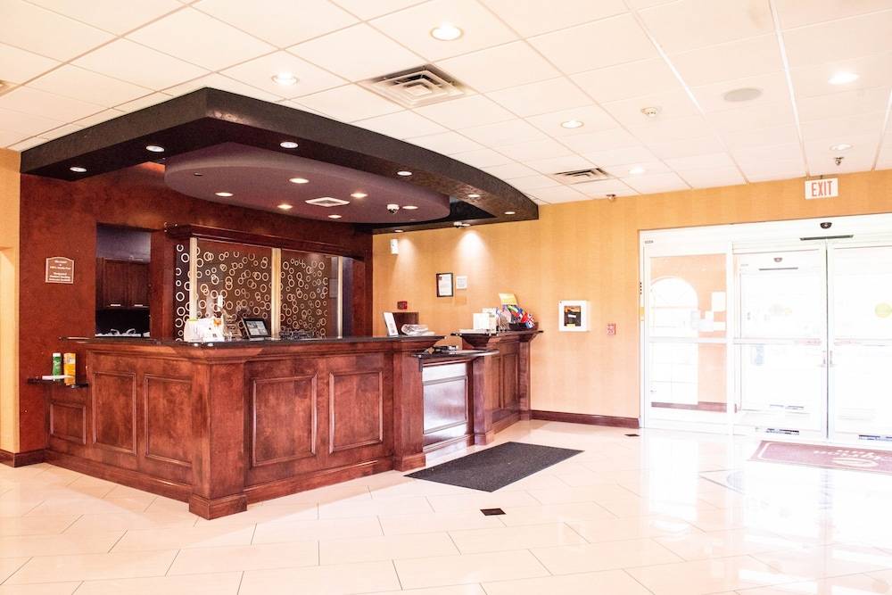 Clarion Inn Elmhurst - Oak Brook near I-88, I-290, I-294 2