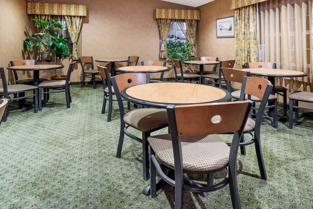 Ramada by Wyndham Frisco 2