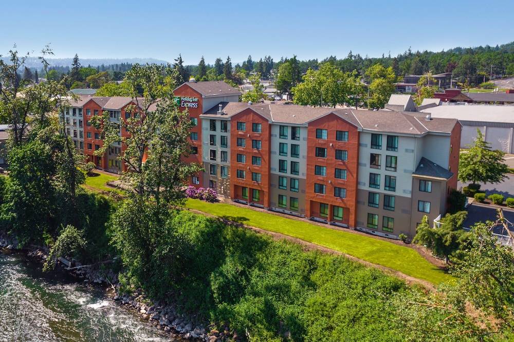 Holiday Inn Express PORTLAND SE - CLACKAMAS AREA by IHG 1
