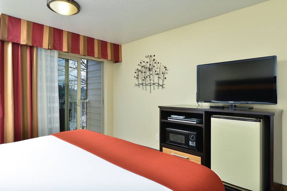 Holiday Inn Express PORTLAND SE - CLACKAMAS AREA by IHG 2