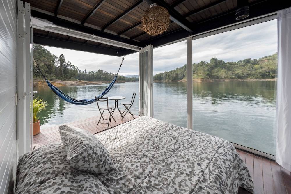 Hotel Pietrasanta Cabañas frente a la Represa Peñol Guatape 1